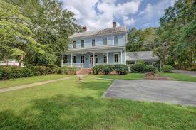 201 Central Ave Summerville Sc 29483 Mls 17021396 Zillow Summerville Zillow House Styles