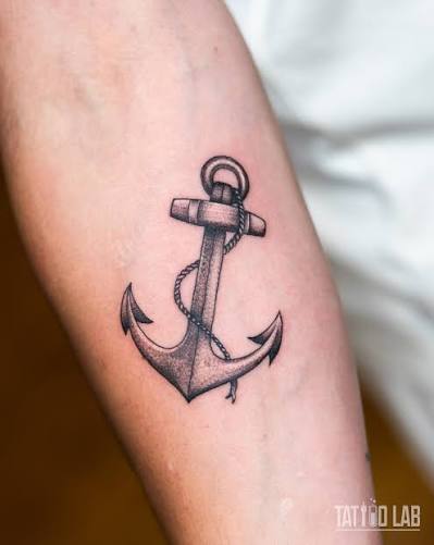 ⚓ Stay grounded, even when the tides rise. This classic anchor tattoo is all about stability, strength, and staying true to yourself — no matter how rough the waters get. Done in