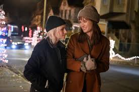 It's all about how lonely people survive the christmas season; Hulu S Lgbtq Christmas Movie Happiest Season Is The Rom Com Queer Fans Deserve