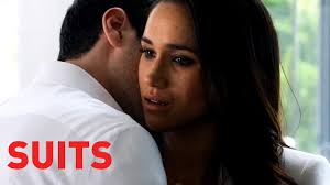 Logan y Rachel se besan