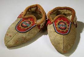 « designer curtain patterns development mouse patterning ». Cowan S Auctions The Midwest S Most Trusted Auction House Antiques Fine Art Art Appraisals Eastern Woodlands Indians Woodland Indians Moccasins