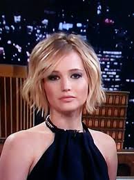 Silver linings playbook star, jennifer lawrence, stepped out at the glaad media awards in la on saturday debuting a new, cooler, tousled bob that definitely gets elle's seal of approval. Jennifer Lawrence S Cute Wavy Short Bob Haircut As Seen On Jimmy Fallon Jennifer Lawrence Hair Jennifer Lawrence Short Hair Short Hair Styles