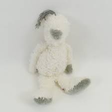 But why is that darn squeaking so appealing to our pups? Emirates Simba Toys White And Grey Travel With 20 Cm Sos Doudou