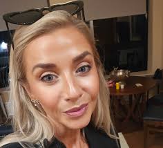 Younique by shelly louise