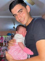 Mi abuelo hizo el caballo con heno, pero estaba triste porque a nadie le  gustaba.