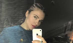 35 fort lauderdale, florida united states. Nina Kraviz Vorwurfe Des Rassismus Und Kultureller Aneignung Nach Frisur Post Dj Lab