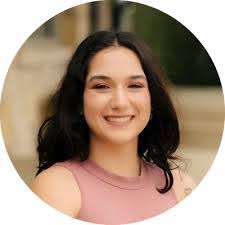 Lisa Ingle's Instagram, Twitter & Facebook