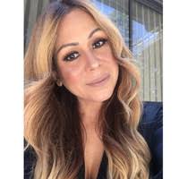 Renee Muller's Instagram, Twitter & Facebook