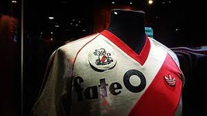 Bu iş birliği çerçevesinde river plate üç yıl boyunca oynayacağı tüm müsabakalarda türk hava yolları logolu forma ile boy gösterecek. Club Atletico River Plate Wikiwand