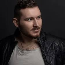 Tom Cush's Instagram, Twitter & Facebook