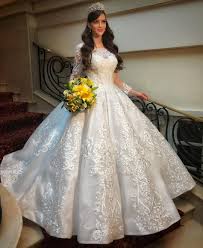 The gown of the wedding looked stylish and elegant as it took the designer several months to complete. Replica Wedding Dresses From The Usa Ball Gowns Wedding Wedding Dresses American Wedding Dress