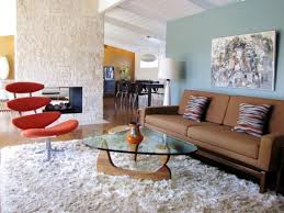 A sin­gle square of tem­pered glass. Iconic Furniture Designs That Never Go Out Of Style