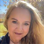 Heather Berntsen's Instagram, Twitter & Facebook