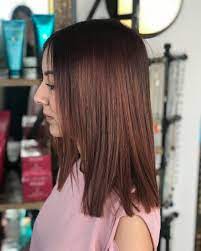 28 Flattering Medium Hairstyles For Round Faces In 2021 One Length Hair One Length Haircuts Medium Short Hair