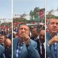Halktv tarafından yayınlanan erdoğan yangın bölgesinde vatandaşa çay fırlattı! isimli video. Tayyip Erdogan In Cay Koyun Geliyorum Hareketine Yapilan Enfes Monte Onedio Com