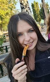 Jenny Schad's Instagram, Twitter & Facebook