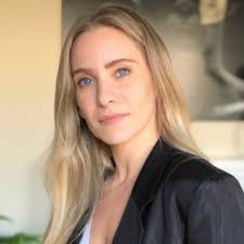 Helga Andersen's Instagram, Twitter & Facebook