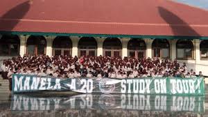 Rangkaian kata kata rindu buat pacar berikut ini bisa membantu anda dalam menghibur diri dan sang kekasih. Jalani Pembekalan Ratusan Siswa Man 1 Lamongan Studi Ke Unnes Dan Coca Cola Man 1 Lamongan