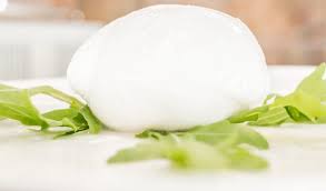Se avete bisogno di ritrovare i veri sapori di casa questo è il posto giusto.pasta fatta in casa ,burrata,mozzarella una caponata fantastica dolci incredibili,soprattutto una torta alla ricotta mitica,staff cordiale e simpatico.un elogio particolare va a piero ci ha fatto sentire subito a casa un padrone di casa perfetto. Ricette Con Mozzarella Di Bufala Ecco Le Top 5 Da Preparare In Casa Raf