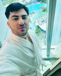 Robert González (@robertgonzalez.27) • Instagram photos and videos