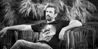 Καλεσμένος του νίκου χατζηνικολάου στην εκπομπή «ενώπιος ενωπίω» βρέθηκε. Agries Melisses Ayton Ton Rolo H8ele O Aboraniths Lewnidas Kakoyrhs Kai Oxi Toy Doyka Sebastoy Syneidhsh