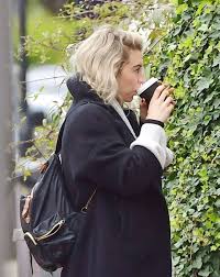 Vanessa Kirby In Casual Outfit Notting Hill 03 29 2019 Celebmafia From 2016 to 2018, kirby portrayed princess margaret in peter morgan's netflix series the crown, for.