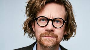 Anders Johansson gör soloshow: En hyllning till skiten