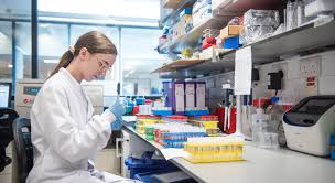 Comprueban la efectividad de la vacuna astrazeneca contra la variante delta los investigadores observaron la capacidad de los anticuerpos en la sangre de personas que fueron vacunadas con las dos dosis, también del antídoto de pfizer, para neutralizar la variante delta. Covid 19 La Efectividad De La Vacuna Astrazeneca Es Del 100 En La Prevencion De Muertes Y Hospitalizaciones Noticias Onu
