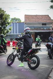 Pin By Ade Muhamad On Sunmori Foto Teman Pembalap Pacar Pria