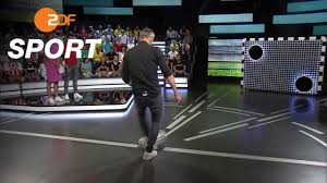 „das aktuelle sportstudio heute im zdf: Torwand Rose Gegen Girke Das Aktuelle Sportstudio Zdf Youtube