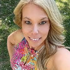 Leslie Hellman's Instagram, Twitter & Facebook