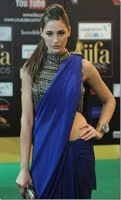 25 Best Indian Hairstyles For Medium Length Hair Styles At Life Bollywood Hairstyles Saree Hairstyles Indian Hairstyles