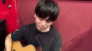 優里 on twitter 僕の楽曲をたくさん聞いてくださって本当にありがとうございます 再生回数を見ると たくさんの人に僕の曲が届いてるんだと実感して とても嬉しいです 応援してくれる皆さんに感謝の気持ちを込めて僕の好きな曲を歌うので 聴いてください