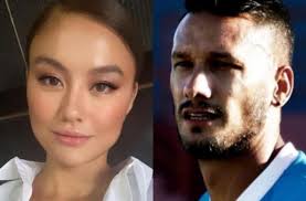 Agnez Mo Dirangkul Mesra eks Timnas Raphael Maitimo, Jadian nih?