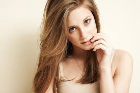 Born in florida, blonde and handsome actor, after graduating from bolles high school in jacksonville, florida, ashby took a degree in psychology and business administration at fort lewis college in durango in colorado, and then. Lili Reinhart Actress Young Woman Green Eyes Simple Background Long Hair Hd Wallpaper Wallpaperbetter