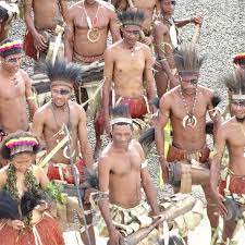 Tentu, sebagaimana suku lainnya, suku jawa juga memiliki tradisi dan ciri khas sebagai pembeda, salah satunya adalah rumah adat. Daftar Suku Bangsa Di Indonesia Beserta Asal Daerahnya Ragam Bola Com
