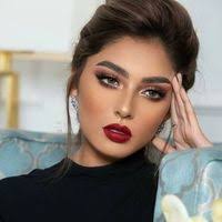 Ana Hooker (anastyleover40)