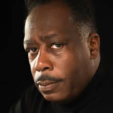 I love this geometrical wall design, that's my next painting project coming  soon. What do you think about it?