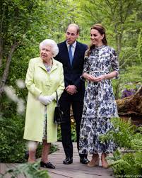 Kensington Palace On Twitter Wishing Her Majesty The Queen A Very Happy 94th Birthday Toda Her Majesty The Queen Prince William And Kate Duchess Of Cambridge