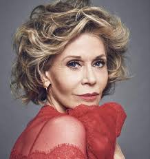 Découvrez nos idées pour une coupe au carré qui mettra en valeur la coupe courte pour les femmes de 50 ans et plus peut être moderne ou classique, à vous de choisir. Carre Court Femme 65 Ans Les 10 Meilleures Images De Cheveux Courts 60 Ans En 2020 Les Femmes Au Visage Rond Peuvent Opter Pour Un Modele De Carre Court Ondule Qui