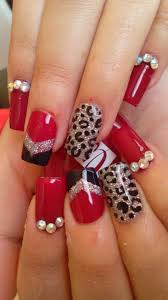En ocasiones se ve mucho mejor un disseño para esta temporada encontraras que en uñas cortas la combinación de más de 2 colores está siendo tendencia, al igual que combinar las uñas. Unas Rojas Unas Rojas Unas Acrilicas Sencillas Manicura Para Unas Cortas