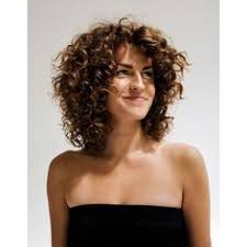 Coupe de cheveux court femme 70 ans. Coupe Cheveux Frises Femme