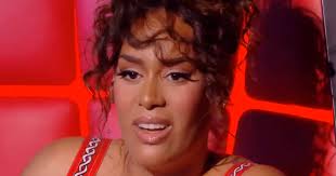 The Voice 2022 : Amel Bent touchée en plein coeur pour la dernière soirée  des cross-battles