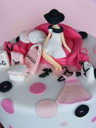 Elegant birthday cakes pretty wedding cakes beautiful birthday cakes birthday cakes for women floral wedding cakes elegant wedding cakes floral cake birthday cakes are one of the most important things of interest in any birthday celebration. Pin Von Bethzaida Arroyo Auf Have Your Cake And Eat It Too Torten Design Torten Design