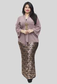 Kain ini biasanya dijadikan selendang panjang yang menutupi bahu sampai belakang maupun sebagai penutup kepala. 100 Jenis Model Kebaya Wisuda Badan Gemuk Paling Bagus