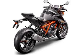 Designed with the tight streets and crowded squares of many a european city in mind, it is no wonder that ktm themselves have positioned the bike at the top of the a2 license regulations in the uk and many eu nations. Ktm 1290 Super Duke R 2021