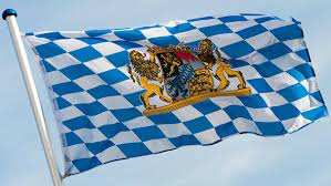 Both flags are historically associated with the royal bavarian wittelsbach family, which ruled bavaria from. Wie Bayern Zu Seinen Rauten Kam Unser Fahnelein Ist Weiss Und Blau Geschichte Radiowissen Bayern 2 Radio Br De