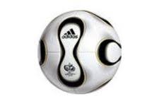 Le 9 juillet 2006, zinedine zidane mettait son coup de tête et la france perdait la coupe du monde (vidéo). Ballon Officiel De La Coupe Du Monde 2006 En Allemagne Le Teamgeist D Adidas De Adidas
