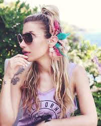 Evet kendisi aranjör olan rıza esendemir ile 13 eylül 2014 tarihinde evlenmiştir. 41 2b Begenme 307 Yorum Instagram Da Irem Derici Iremderici Kadin Gokkusagi Gibidir Tek Bir Rengini Bile Yok Sayarsan Tum Guzellik Kadin Sac Ipuclari