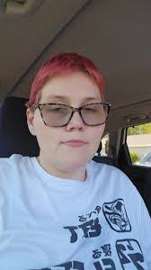 Leslie Doucet's Instagram, Twitter & Facebook